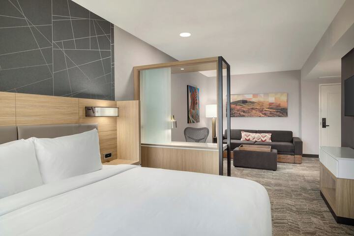 Room 18 of 77