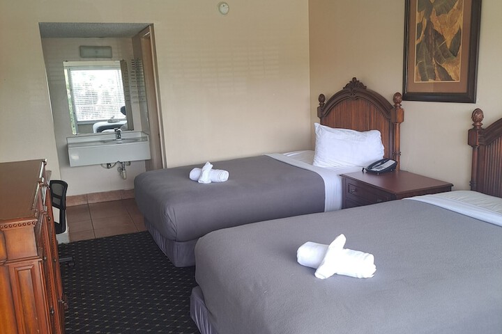 2 Double Beds Pool View (1 of 8)