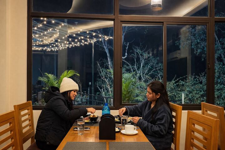 Dining 38 of 50