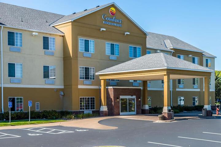 LEXINGTON INN & SUITES