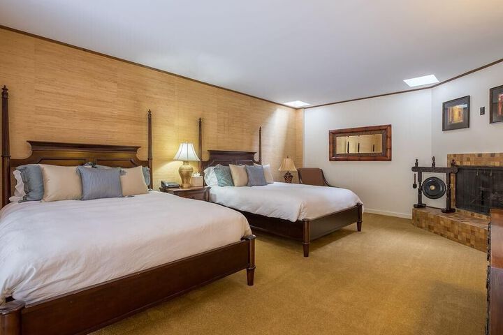 Room 3 of 23