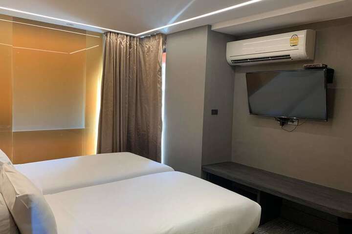 Room 9 of 28