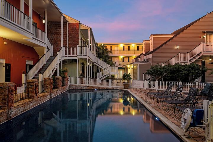 Pool Hotel