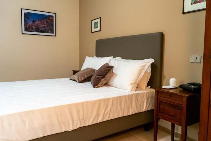 Room 4 of 42