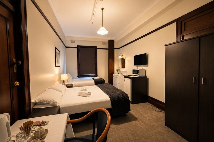 Room 10 of 16