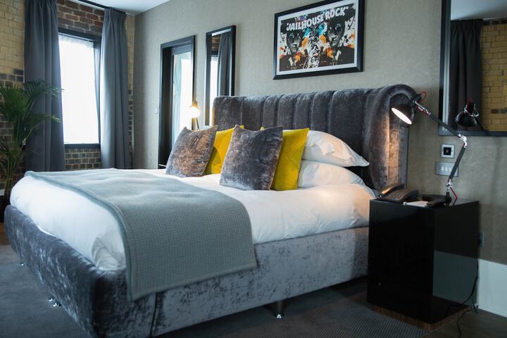 Room 27 of 122