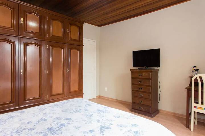 Room 9 of 15