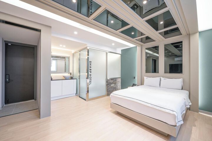 Room 16 of 58