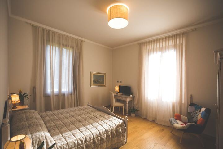 Room 9 of 20