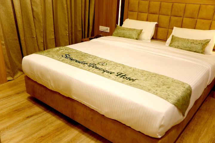Room 12 of 28