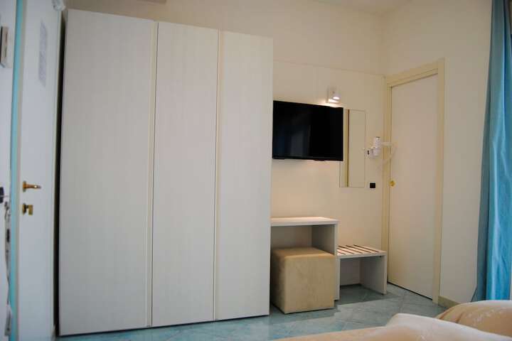 Room 12 of 71