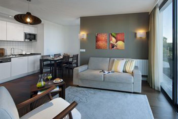 Room 9 of 13