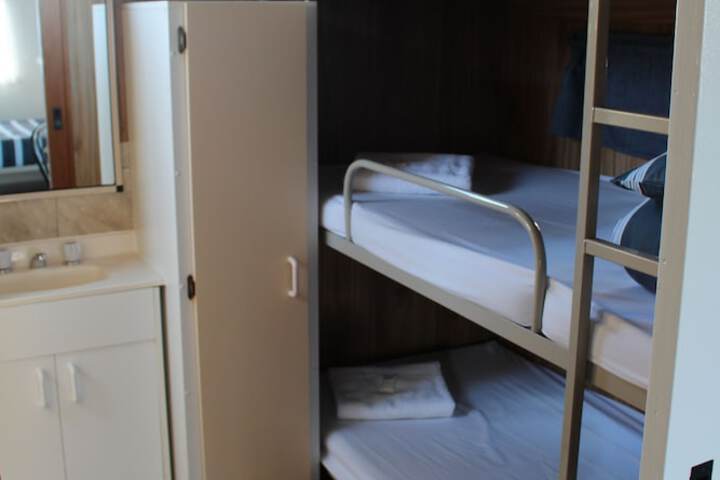 Room 8 of 35