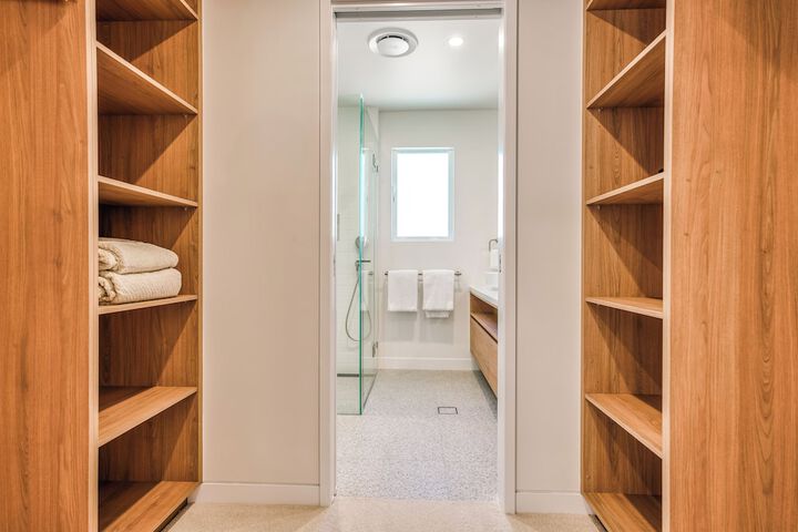 Room 52 of 193