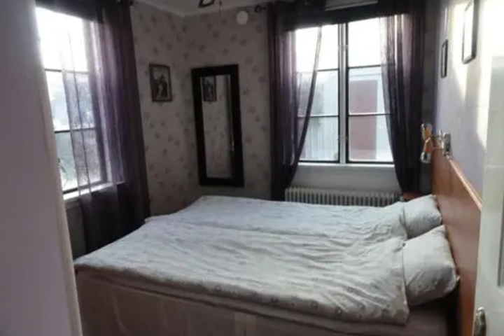 Room 6 of 18