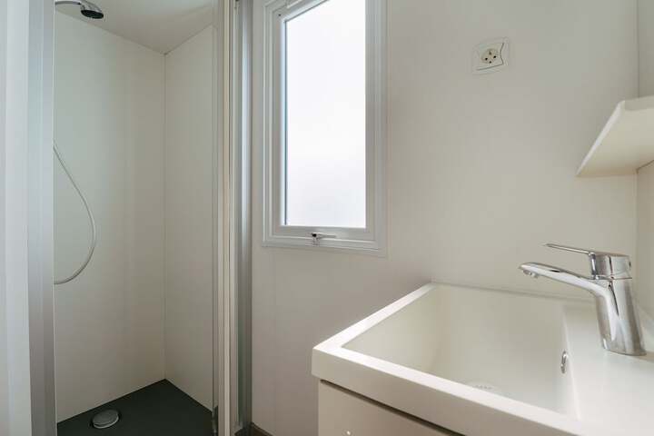 Room 33 of 65