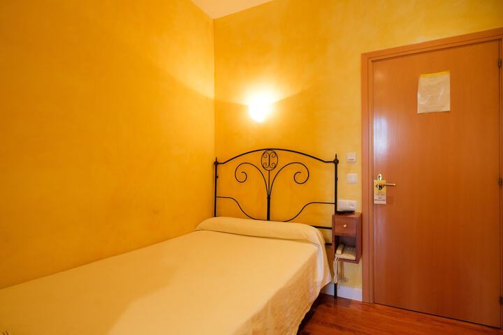 Room 6 of 27