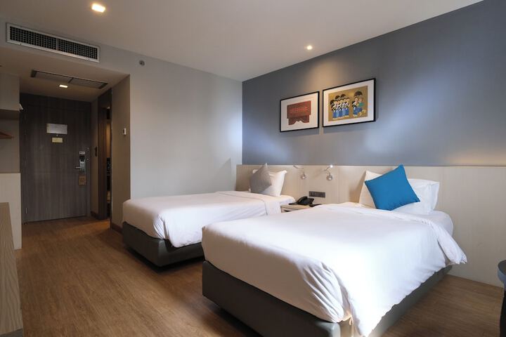 Room 16 of 44