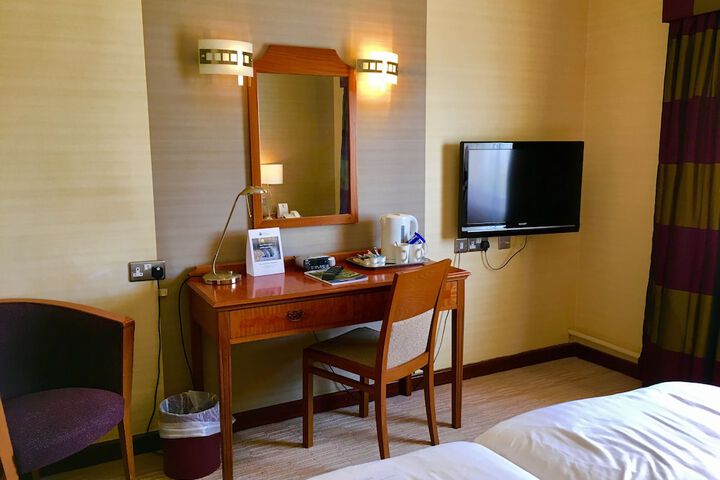 Room 4 of 40