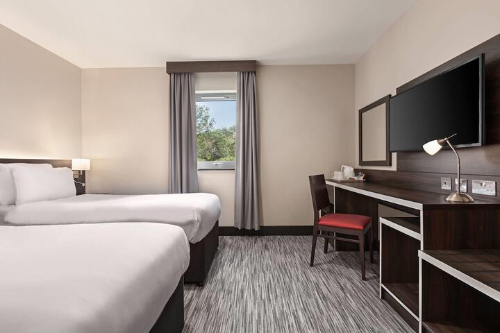 Room 9 of 30