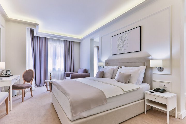 Room 11 of 20