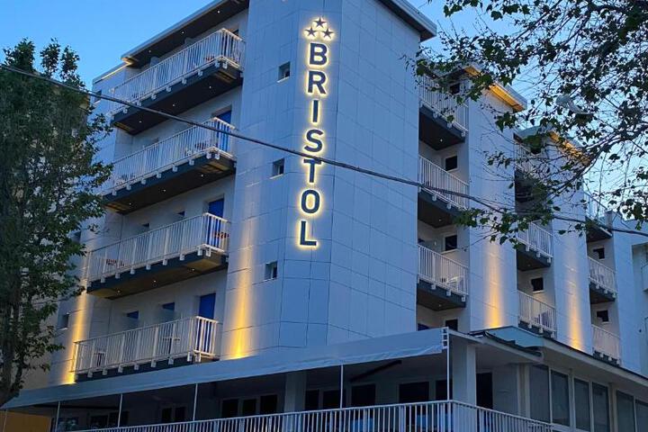 Hotel Bristol - a 30 mt dalla spiaggia