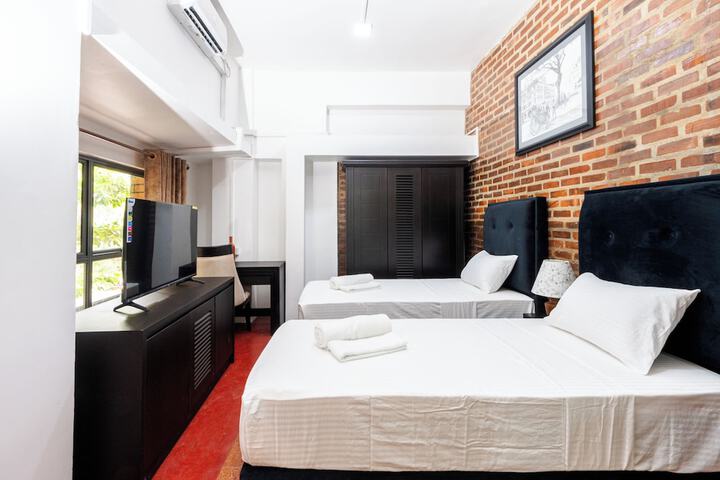 Room 26 of 40