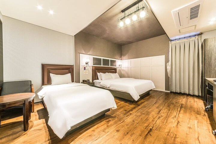 Room 16 of 49