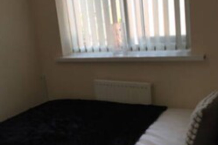 Room 5 of 8