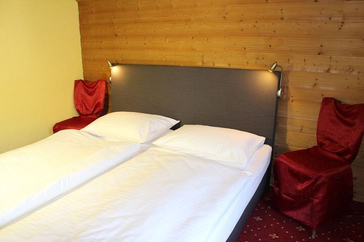 Room 6 of 32