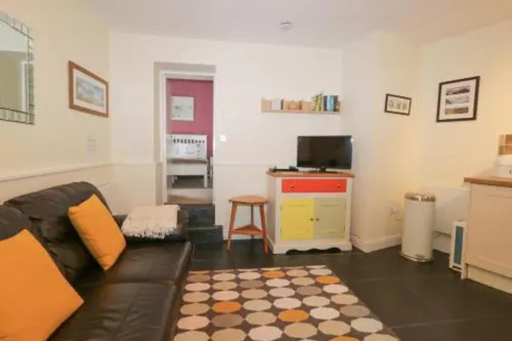 Room 5 of 16