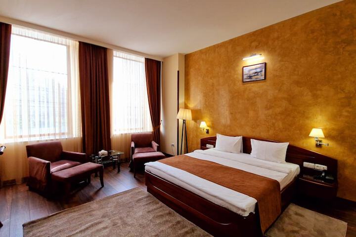 Room 29 of 76