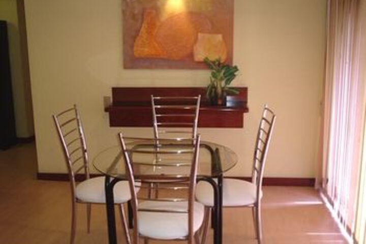 Room 9 of 12