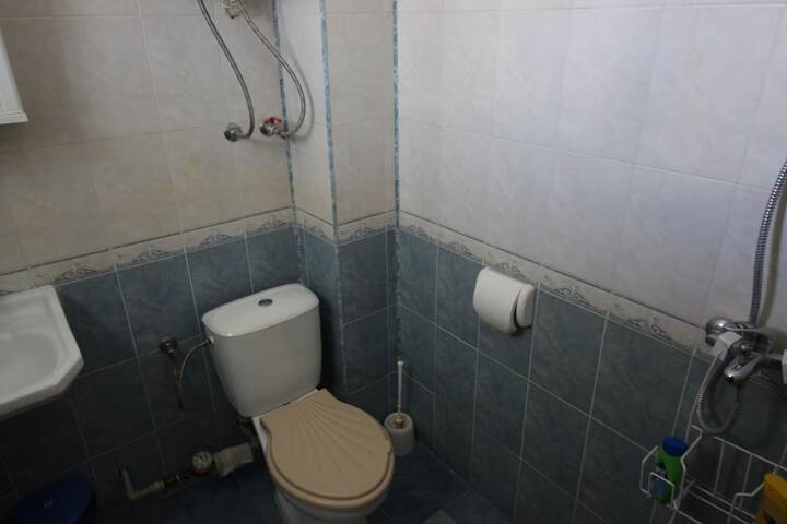 Room 10 of 17