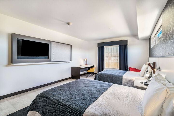 2 Queen Beds Accessible (9 of 14)