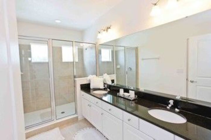 Room 4 of 25