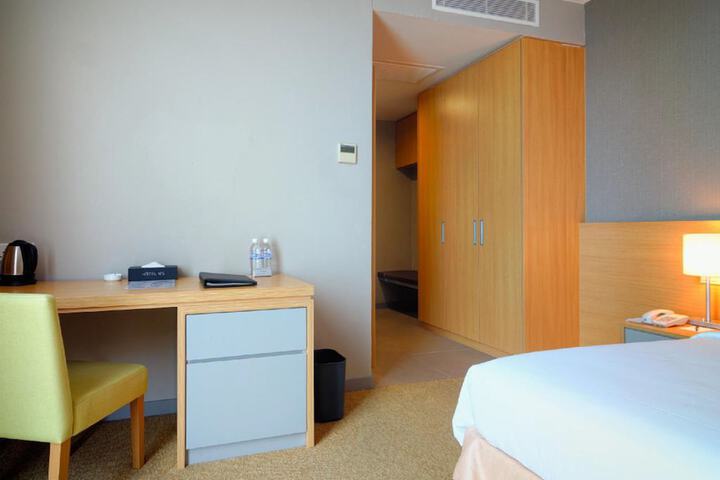 Room 25 of 42