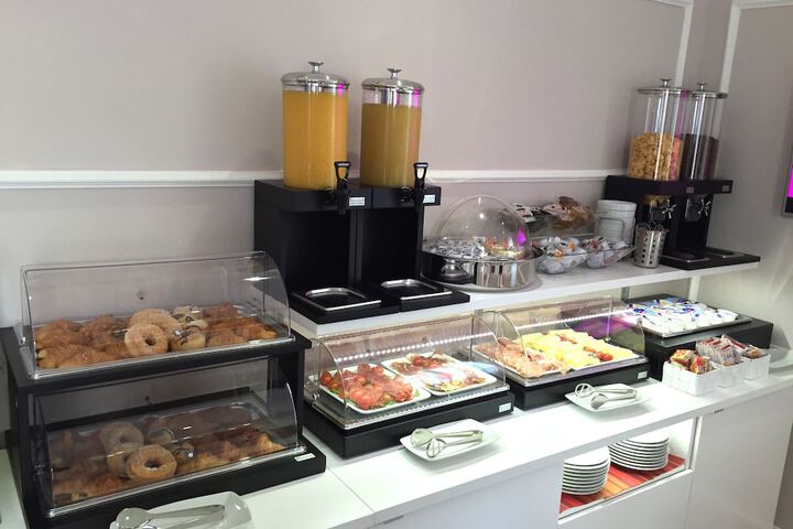 Breakfast/Coffee Service 82 of 94