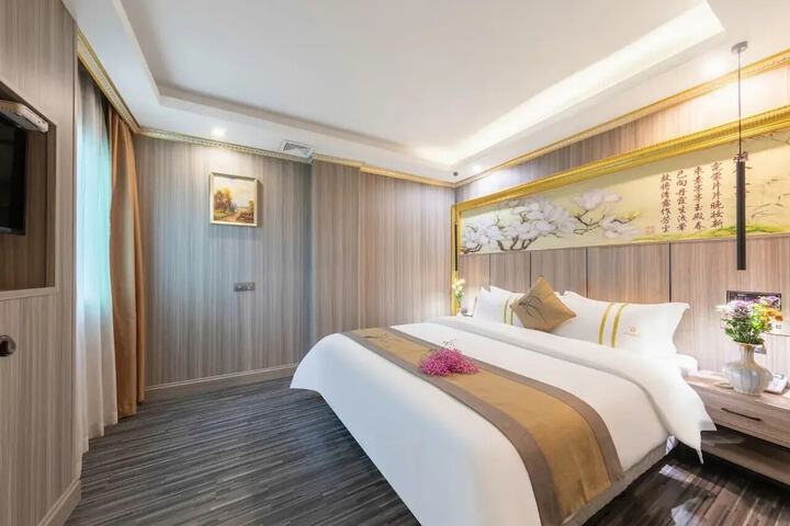 Room 9 of 39