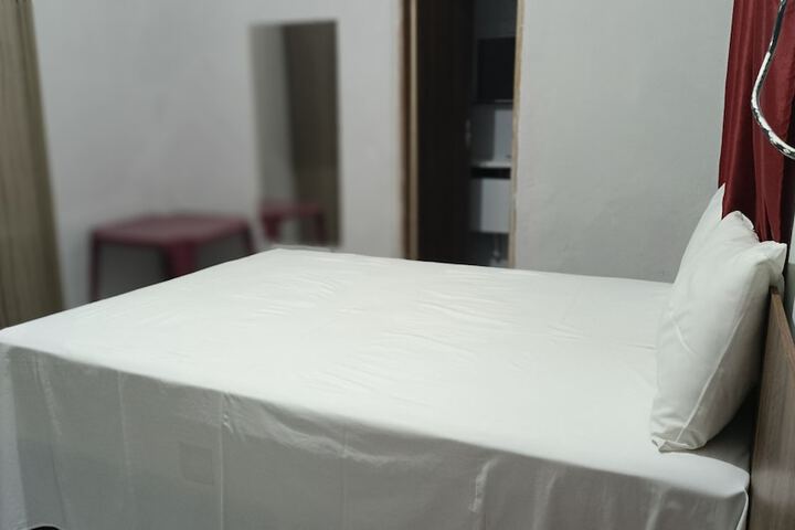 Room 6 of 14