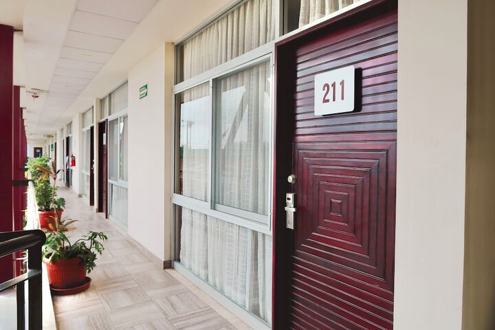 Ballroom/Hall 58 of 80