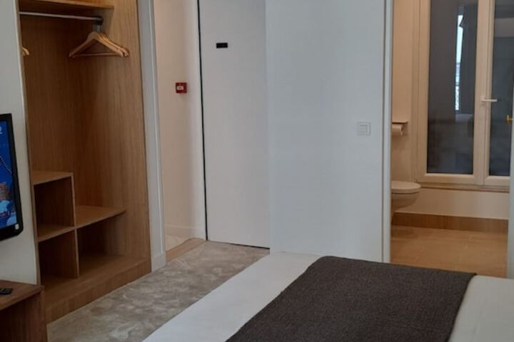 Room 16 of 51
