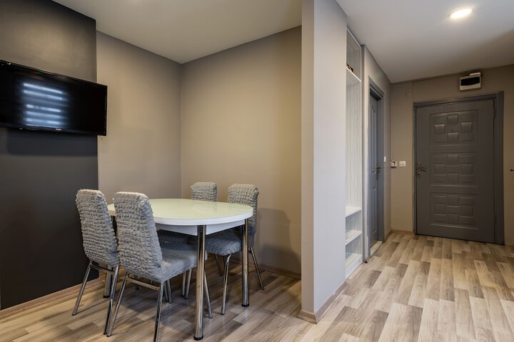 Room 28 of 73