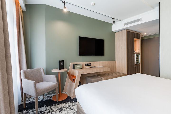 Room 7 of 43