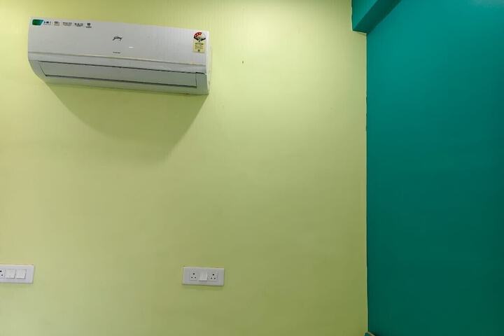 Room 7 of 25