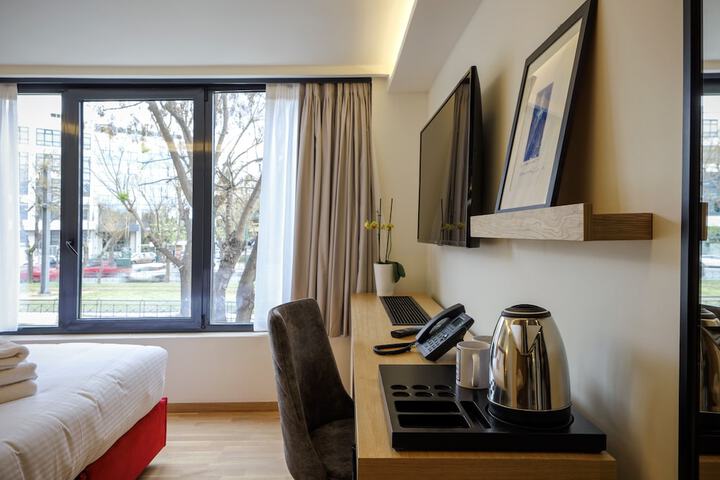 Room 51 of 74