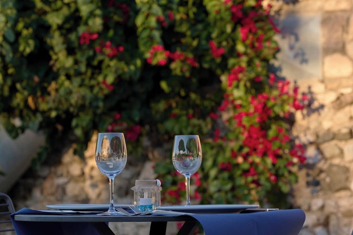 Dining 79 of 128