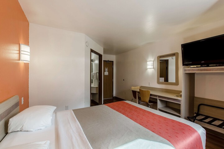 Room 7 of 34