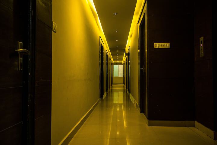 Ballroom/Hall 27 of 30