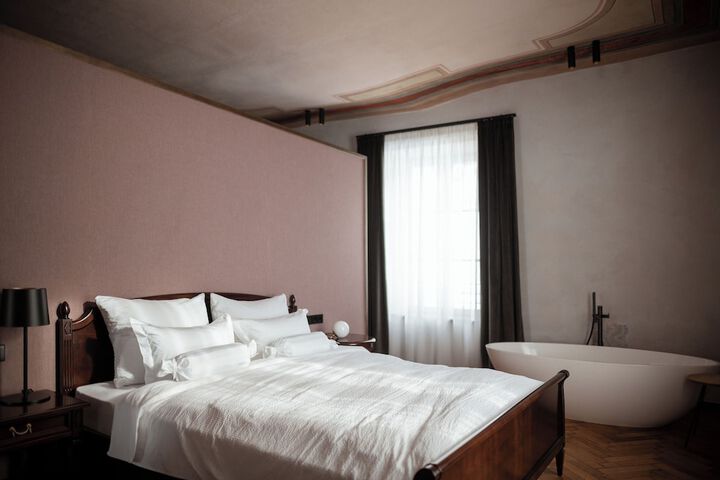 Room 12 of 69